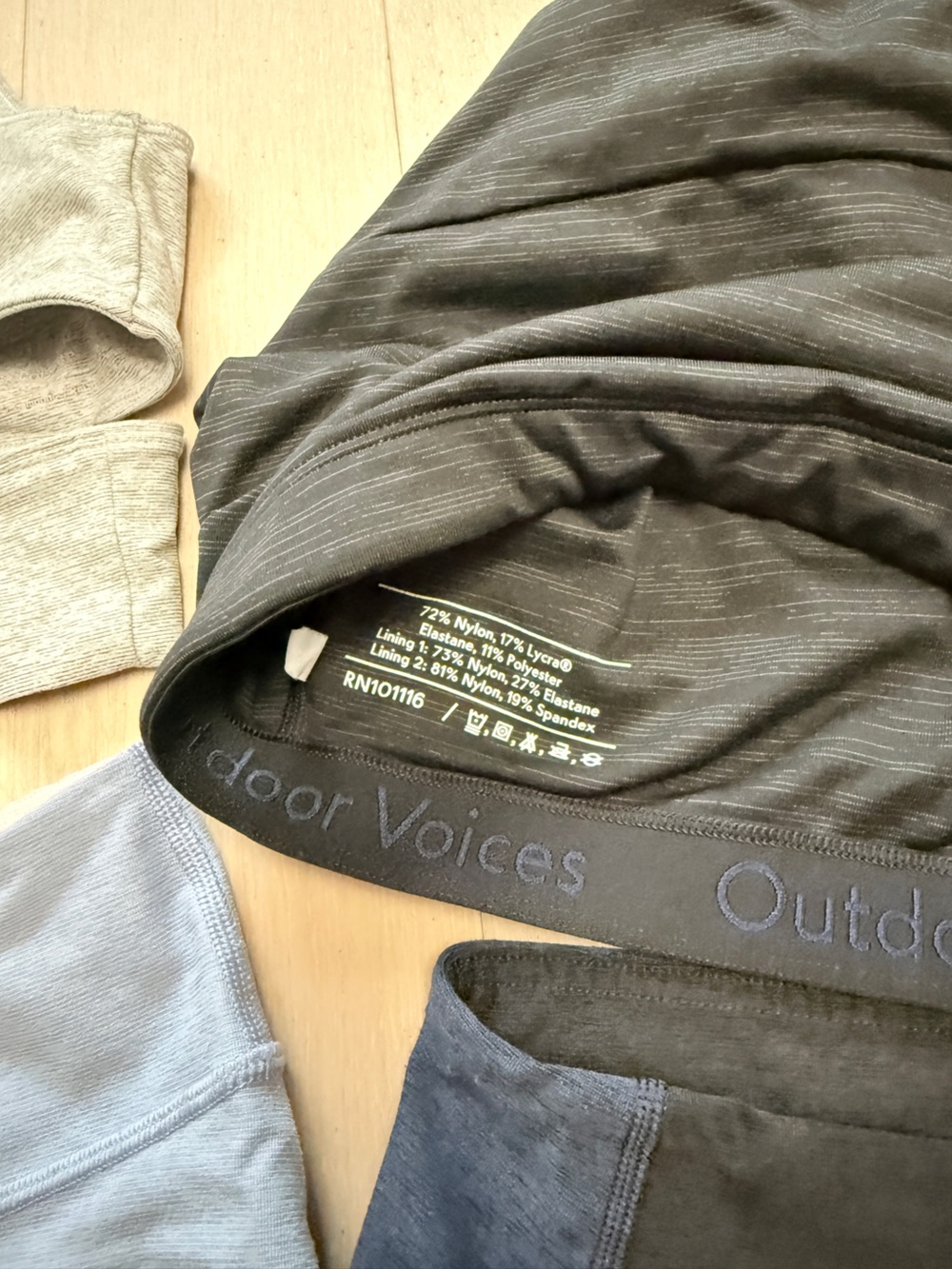 Outdoor Voices Bundle  - 2x Color blocked Leggings + 2x Cropped Tops (Size S) - Picture 6 of 12
